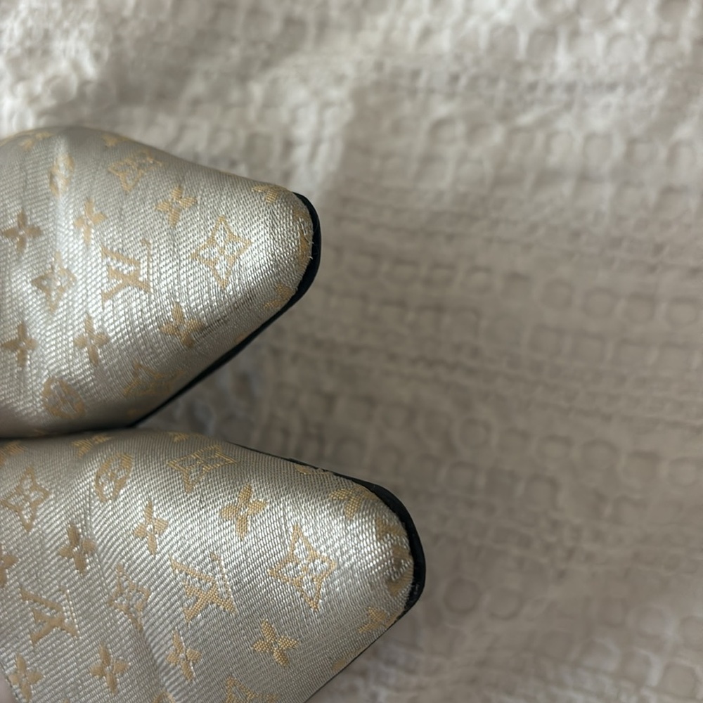 Louis Vuitton Gold Sling back monogramDesign - Picture 6 of 7